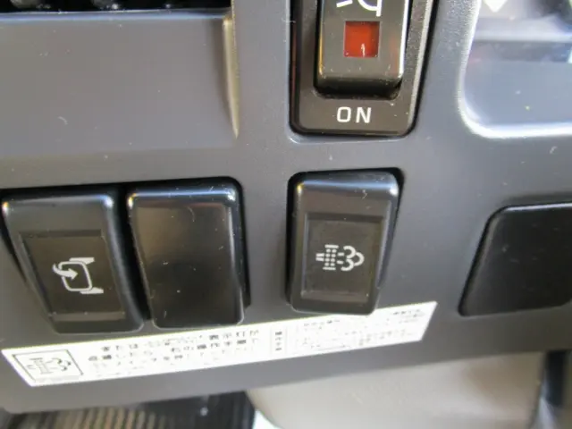 いすゞ エルフ TRG-NLR85AN(2WD)の写真40