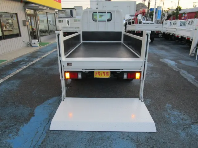 いすゞ エルフ TRG-NJR85A(2WD)の写真4