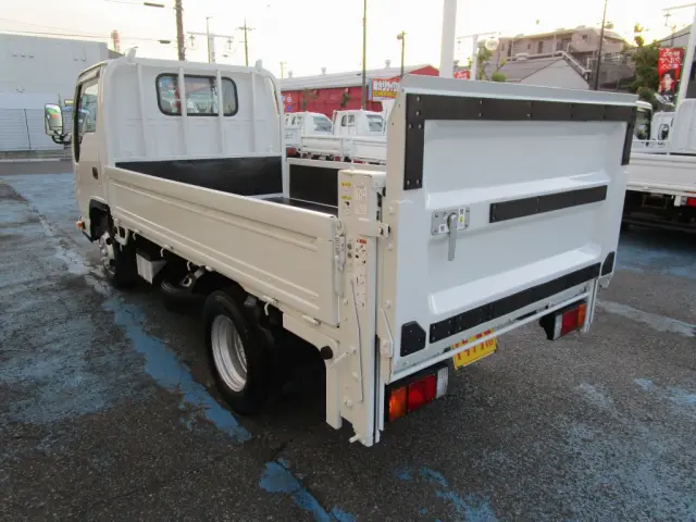 いすゞ エルフ TRG-NJR85A(2WD)の写真15