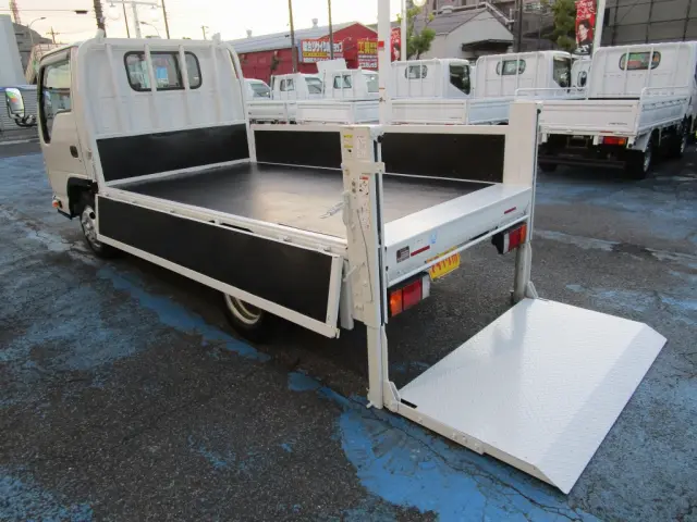 いすゞ エルフ TRG-NJR85A(2WD)の写真16