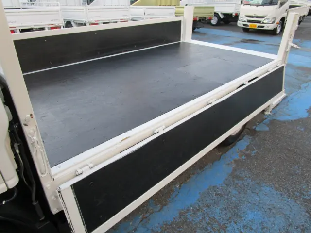 いすゞ エルフ TRG-NJR85A(2WD)の写真18