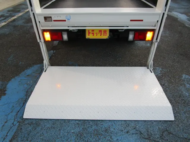 いすゞ エルフ TRG-NJR85A(2WD)の写真20