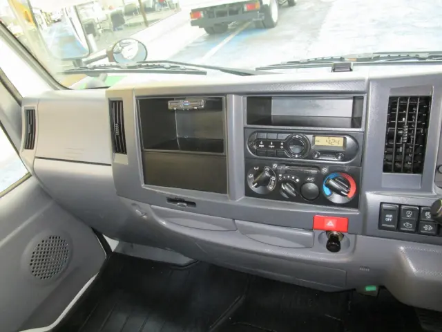 いすゞ エルフ TRG-NJR85A(2WD)の写真32