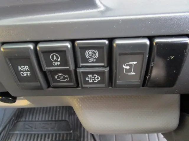 いすゞ エルフ TRG-NJR85A(2WD)の写真38