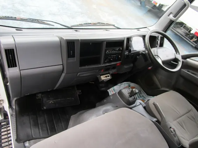 いすゞ エルフ TKG-NLR85N(2WD)の写真31