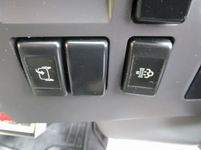 いすゞ エルフ TKG-NLR85N(2WD)の写真33