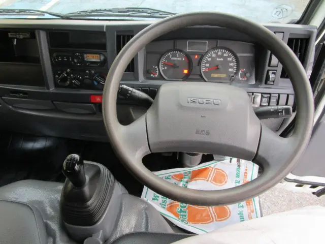 いすゞ エルフ TPG-NKR85AD(2WD)の写真25