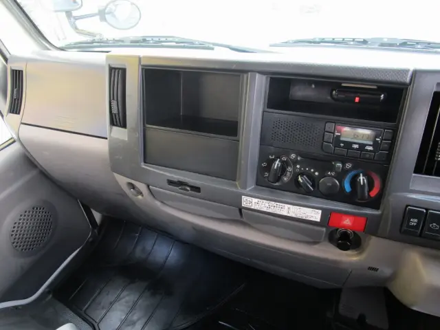 いすゞ エルフ TPG-NKR85AR(2WD)の写真32