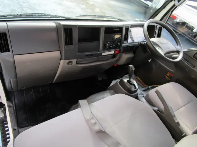 いすゞ エルフ TPG-NKR85AR(2WD)の写真37