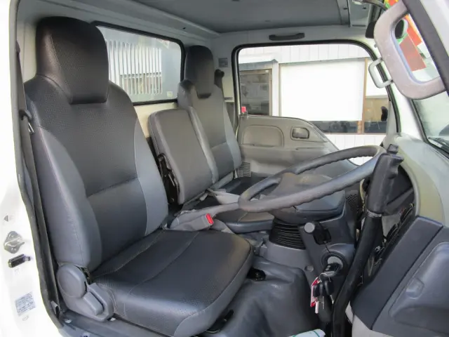 いすゞ エルフ TPG-NJR85AD(2WD)の写真6