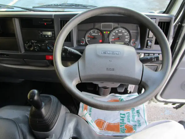 いすゞ エルフ TPG-NJR85AD(2WD)の写真25
