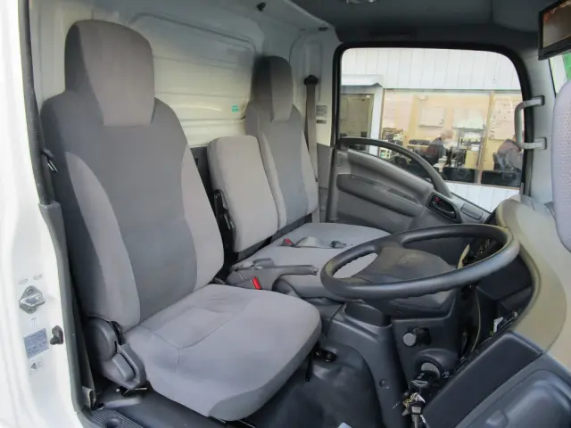 いすゞ エルフ TRG-NLR85N(2WD)の写真6