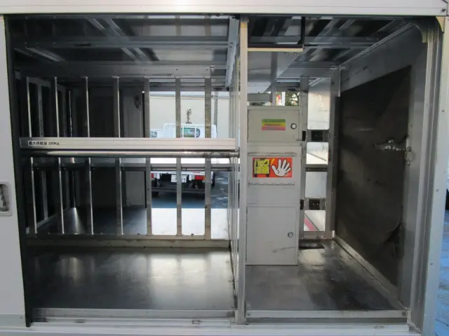 いすゞ エルフ TRG-NLR85N(2WD)の写真15