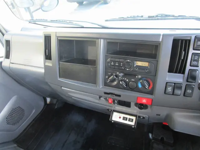 いすゞ エルフ TRG-NLR85N(2WD)の写真26