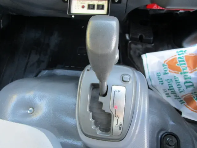 いすゞ エルフ TRG-NLR85N(2WD)の写真27