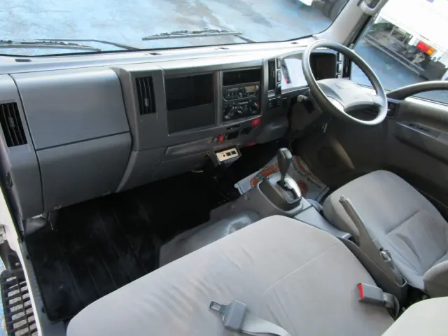 いすゞ エルフ TRG-NLR85N(2WD)の写真31