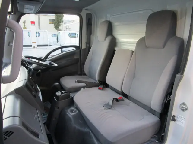 いすゞ エルフ TRG-NLR85N(2WD)の写真32