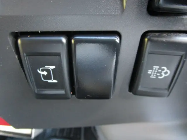 いすゞ エルフ TRG-NLR85N(2WD)の写真35