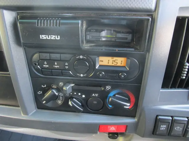 いすゞ エルフ TPG-NKR85AN(2WD)の写真34