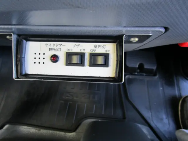 いすゞ エルフ TKG-NMR85N(2WD)の写真42