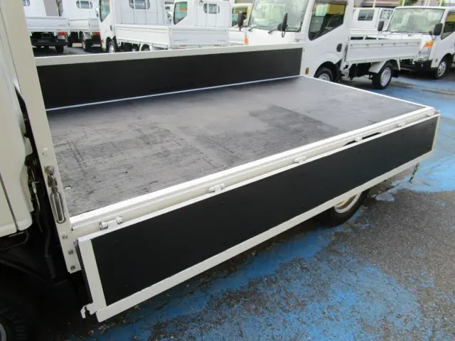 いすゞ エルフ TKG-NJR85A(2WD)の写真14