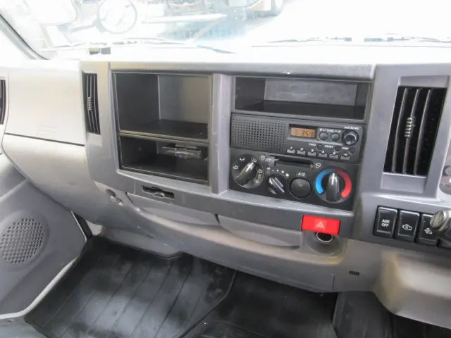 いすゞ エルフ TKG-NJR85A(2WD)の写真32