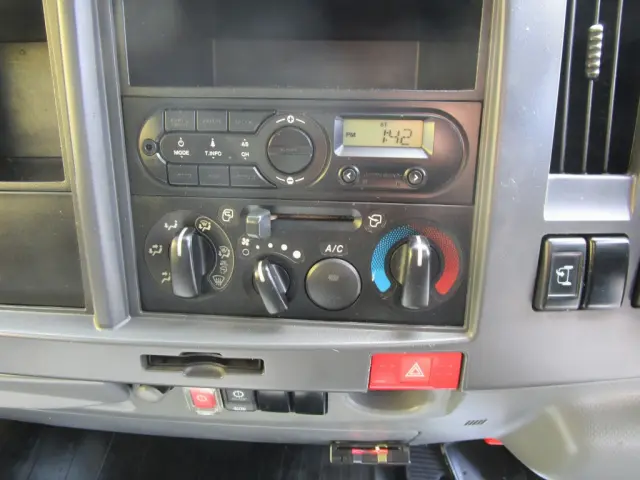 いすゞ エルフ TRG-NMR85AN(2WD)の写真30