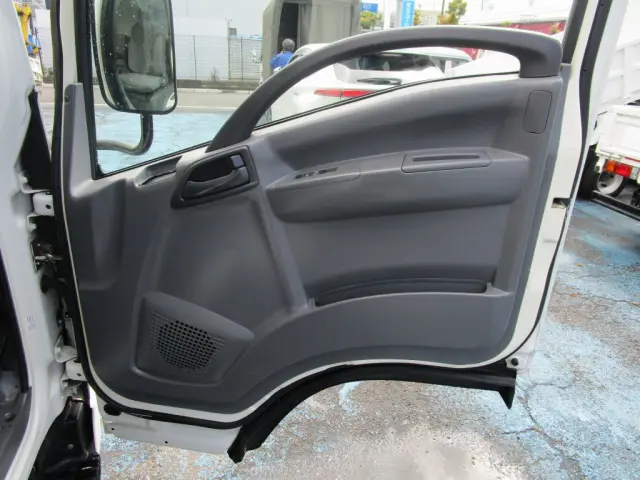 いすゞ エルフ TRG-NMR85AN(2WD)の写真31