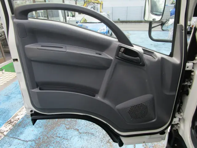 いすゞ エルフ TRG-NMR85AN(2WD)の写真32