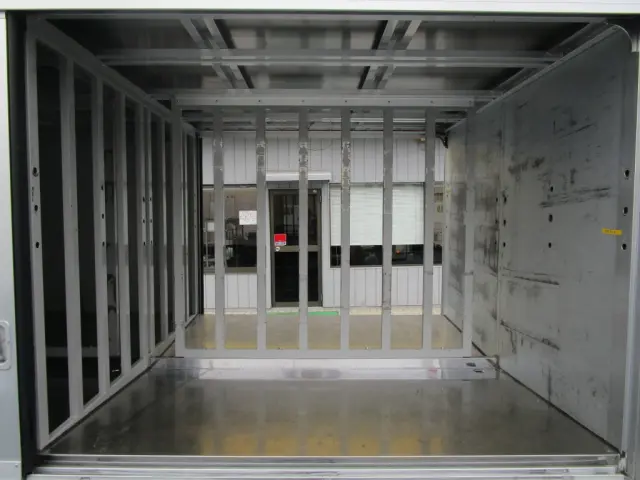 いすゞ エルフ TRG-NMR85AN(2WD)の写真10