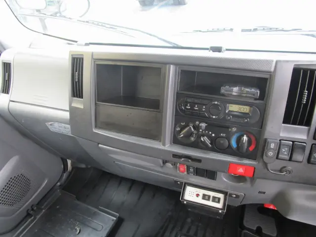 いすゞ エルフ TRG-NMR85AN(2WD)の写真26