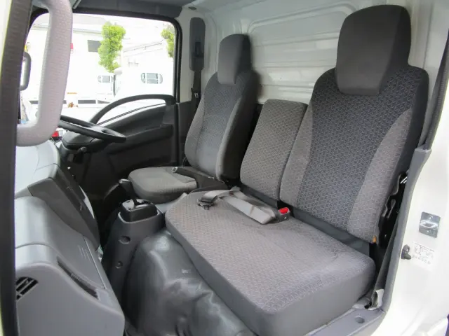 いすゞ エルフ TRG-NMR85AN(2WD)の写真32