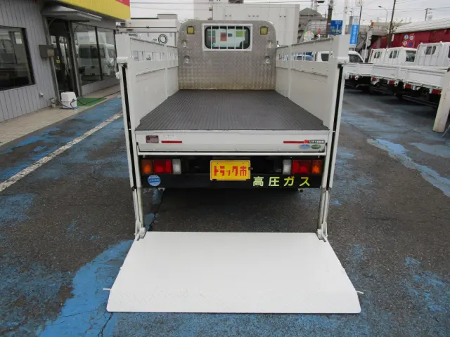 いすゞ エルフ TRG-NKR85A(2WD)の写真4