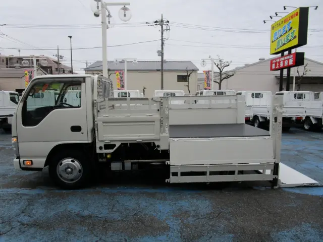 いすゞ エルフ TRG-NKR85A(2WD)の写真11