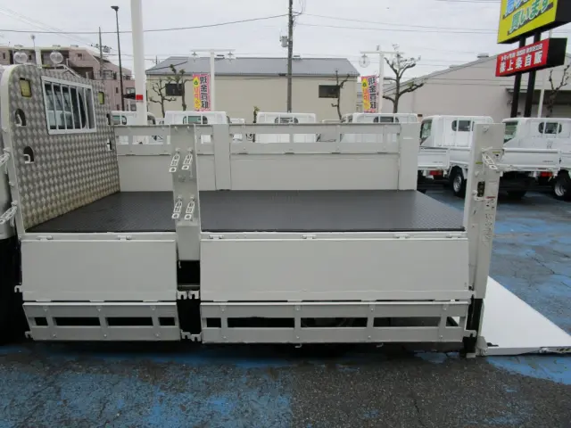 いすゞ エルフ TRG-NKR85A(2WD)の写真14