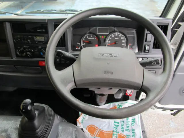 いすゞ エルフ TRG-NKR85A(2WD)の写真31