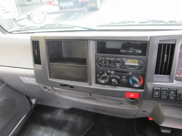 いすゞ エルフ TRG-NKR85A(2WD)の写真32