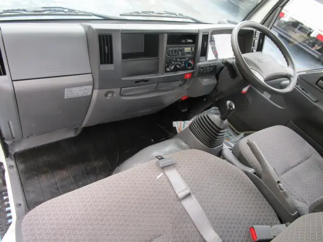いすゞ エルフ TRG-NKR85A(2WD)の写真37
