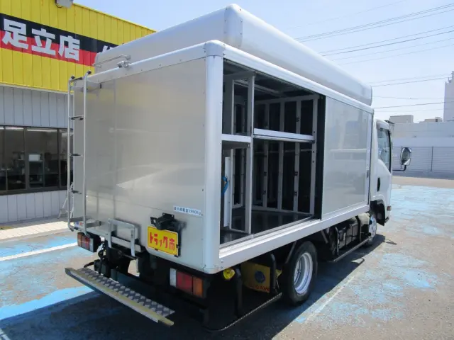 いすゞ エルフ 2RG-NJR88AN(2WD)の写真2
