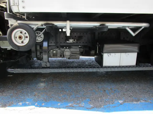 いすゞ エルフ 2RG-NJR88AN(2WD)の写真21