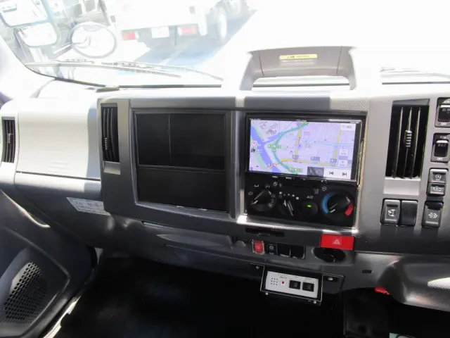 いすゞ エルフ 2RG-NJR88AN(2WD)の写真26