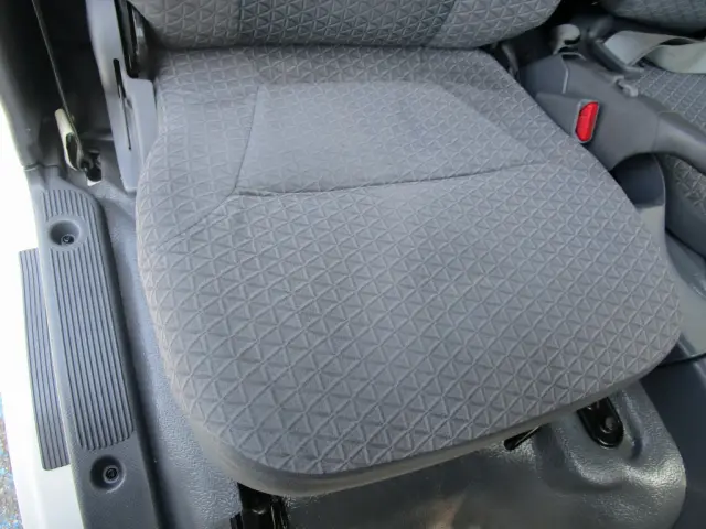 いすゞ エルフ 2RG-NJR88AN(2WD)の写真30