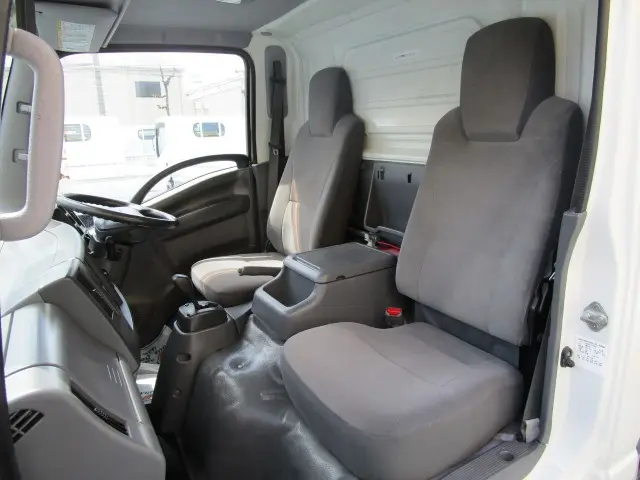 いすゞ エルフ TKG-NLR85AN(2WD)の写真32