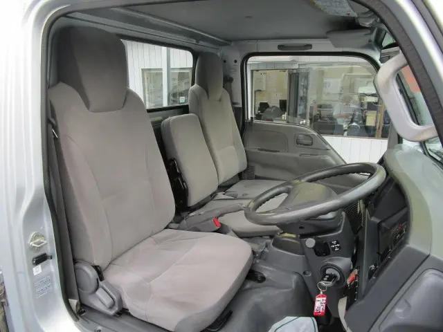 いすゞ エルフ TKG-NJR85A(2WD)の写真6