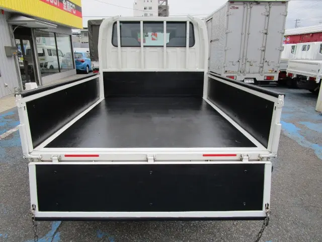いすゞ エルフ 2RG-NJR88A(2WD)の写真4
