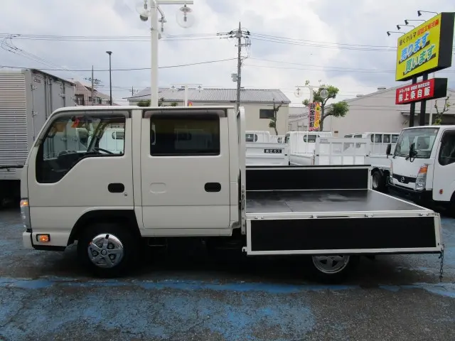 いすゞ エルフ 2RG-NJR88A(2WD)の写真10