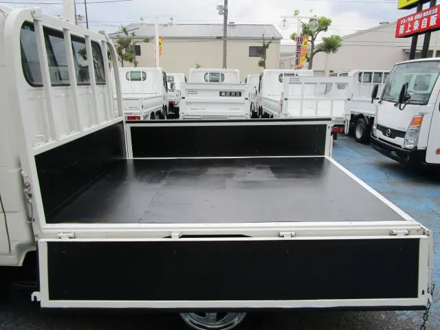 いすゞ エルフ 2RG-NJR88A(2WD)の写真12