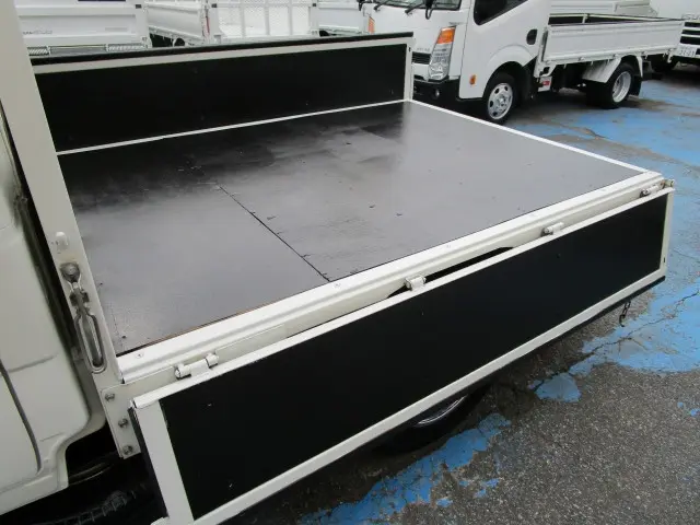 いすゞ エルフ 2RG-NJR88A(2WD)の写真14
