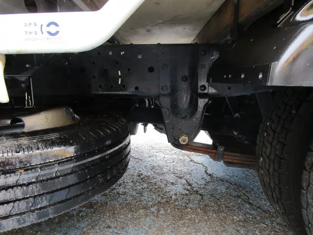 いすゞ エルフ 2RG-NJR88A(2WD)の写真17