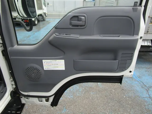 いすゞ エルフ 2RG-NJR88A(2WD)の写真19